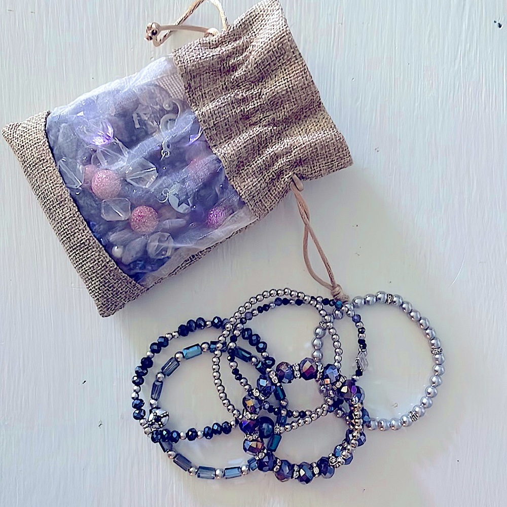 Jewelry Grab Bag! Assortment of beads and bracelets!